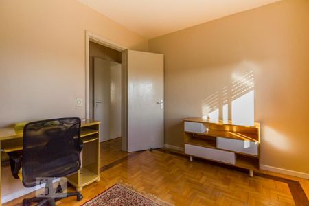 Quarto 2 de apartamento para alugar com 2 quartos, 69m² em Vila Ipiranga, Porto Alegre