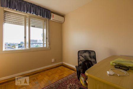 Quarto 2 de apartamento para alugar com 2 quartos, 69m² em Vila Ipiranga, Porto Alegre
