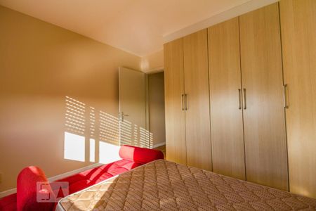 Quarto 1 de apartamento para alugar com 2 quartos, 69m² em Vila Ipiranga, Porto Alegre