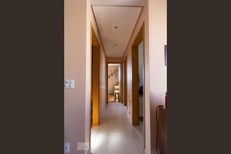 Corredor de apartamento à venda com 3 quartos, 70m² em Santa Mônica, Belo Horizonte