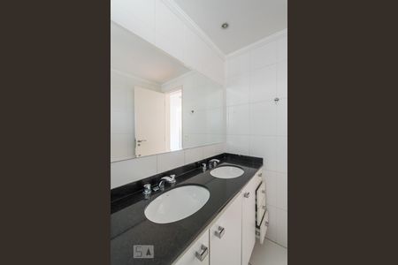 Apartamento para alugar com 96m², 3 quartos e 2 vagasBanheiro  Suíte 