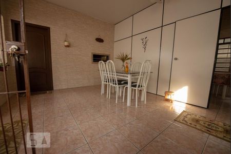 Casa à venda com 160m², 4 quartos e 3 vagas Casa à venda com 160m², 4 quartos e 3 vagasVaranda com Churrasqueira