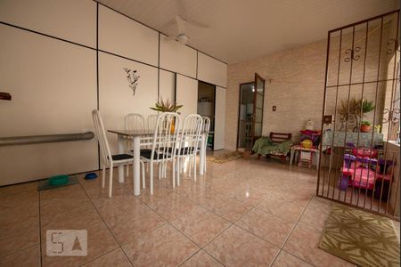 Casa à venda com 160m², 4 quartos e 3 vagas Casa à venda com 160m², 4 quartos e 3 vagasVaranda com Churrasqueira