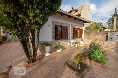 Casa à venda com 160m², 4 quartos e 3 vagas Casa à venda com 160m², 4 quartos e 3 vagasFachada