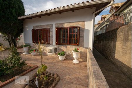 Casa à venda com 160m², 4 quartos e 3 vagas Casa à venda com 160m², 4 quartos e 3 vagasFachada