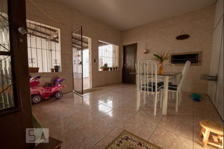 Casa à venda com 160m², 4 quartos e 3 vagas Casa à venda com 160m², 4 quartos e 3 vagasVaranda com Churrasqueira