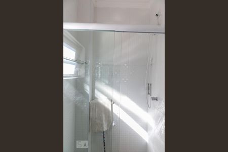 Banheiro de kitnet/studio para alugar com 1 quarto, 41m² em Gonzaga, Santos