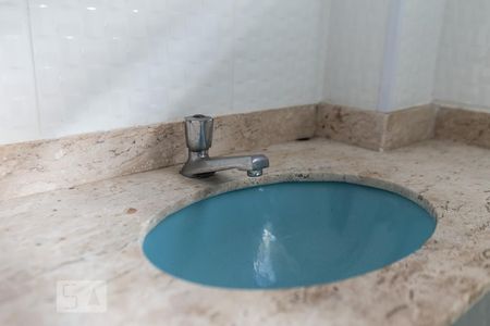 Banheiro de kitnet/studio para alugar com 1 quarto, 41m² em Gonzaga, Santos