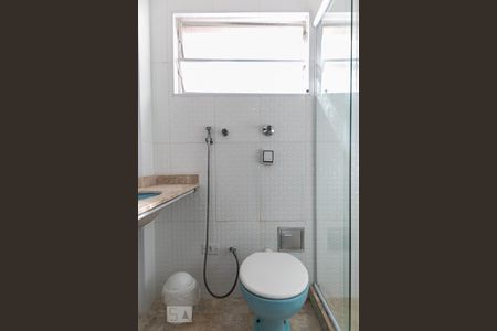 Banheiro de kitnet/studio para alugar com 1 quarto, 41m² em Gonzaga, Santos