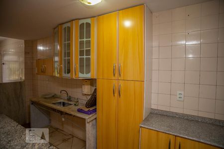 Apartamento para alugar com 77m², 2 quartos e 1 vagaCozinha e Área de Serviço