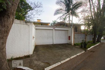 Casa à venda com 350m², 4 quartos e 4 vagasFachada