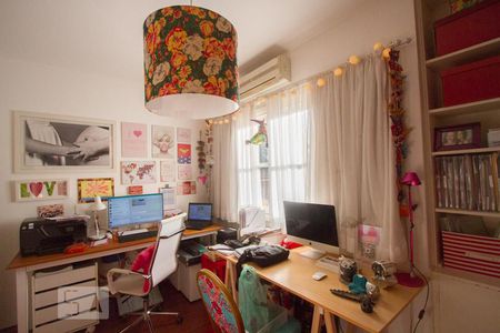 Casa à venda com 350m², 4 quartos e 4 vagasEscritório da Suíte