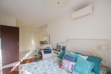 Casa à venda com 350m², 4 quartos e 4 vagasSuíte