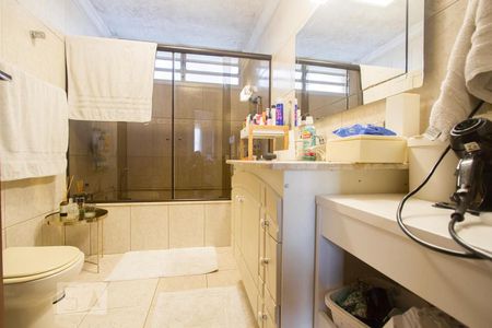 Casa à venda com 350m², 4 quartos e 4 vagasBanheiro