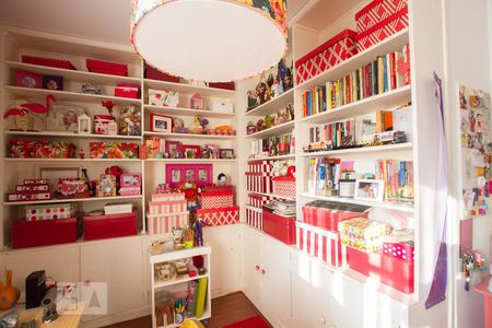 Casa à venda com 350m², 4 quartos e 4 vagasEscritório da Suíte