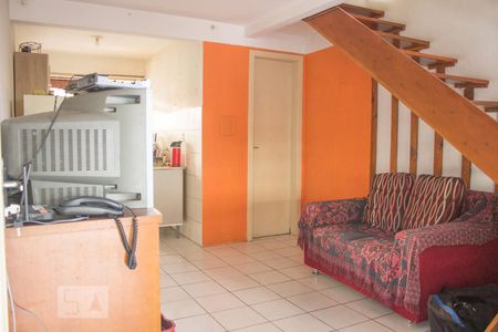 Sala de casa de condomínio à venda com 2 quartos, 50m² em Vicentina, São Leopoldo