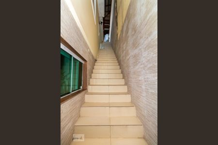 Casa à venda com 226m², 3 quartos e 2 vagas Casa à venda com 226m², 3 quartos e 2 vagasEscada para o Terraço