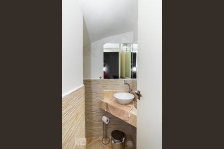 Casa à venda com 226m², 3 quartos e 2 vagas Casa à venda com 226m², 3 quartos e 2 vagasLavabo