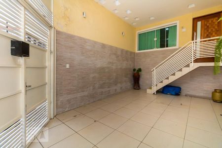 Casa à venda com 226m², 3 quartos e 2 vagas Casa à venda com 226m², 3 quartos e 2 vagasGaragem