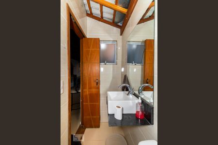 Casa à venda com 226m², 3 quartos e 2 vagas Casa à venda com 226m², 3 quartos e 2 vagasBanheiro do Terraço com Salão de Festas