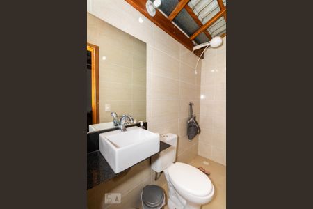 Casa à venda com 226m², 3 quartos e 2 vagas Casa à venda com 226m², 3 quartos e 2 vagasBanheiro do Terraço com Salão de Festas