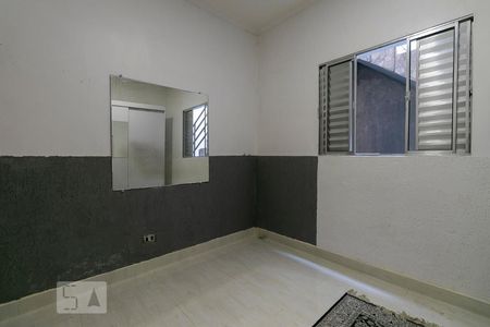 Quarto de casa para alugar com 2 quartos, 80m² em Vila Ema, São Paulo