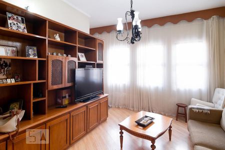 Sala TV de Casa com 3 quartos, 230m² Vila Romano