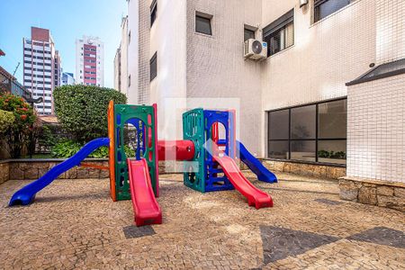 Apartamento à venda com 148m², 4 quartos e 3 vagas Apartamento à venda com 148m², 4 quartos e 3 vagasPlayground