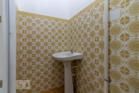Banheiro de kitnet/studio para alugar com 1 quarto, 12m² em Madureira, Rio de Janeiro