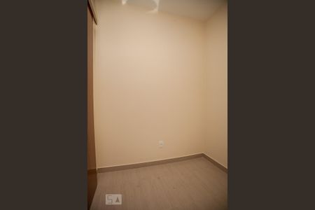 Closet da suíte de casa de condomínio para alugar com 2 quartos, 120m² em Jacarepaguá, Rio de Janeiro