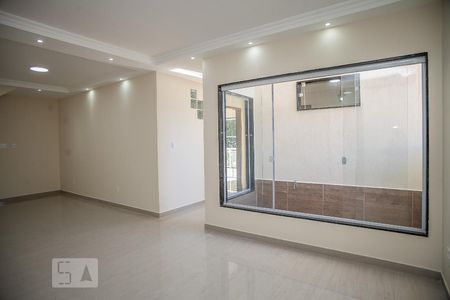 Sala de casa de condomínio para alugar com 2 quartos, 120m² em Jacarepaguá, Rio de Janeiro