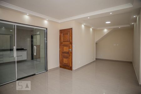 Sala de casa de condomínio para alugar com 2 quartos, 120m² em Jacarepaguá, Rio de Janeiro