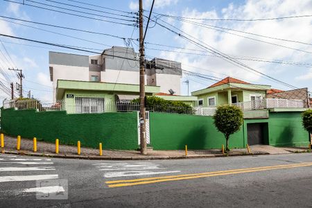 Casa à venda com 150m², 3 quartos e 3 vagas Casa à venda com 150m², 3 quartos e 3 vagasFachada