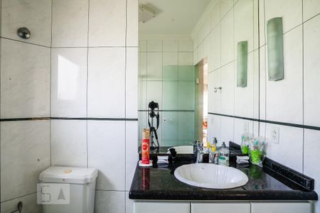 Casa à venda com 150m², 3 quartos e 3 vagas Casa à venda com 150m², 3 quartos e 3 vagasBanheiro da Suíte