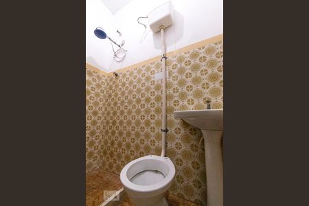 Banheiro de kitnet/studio para alugar com 1 quarto, 12m² em Madureira, Rio de Janeiro