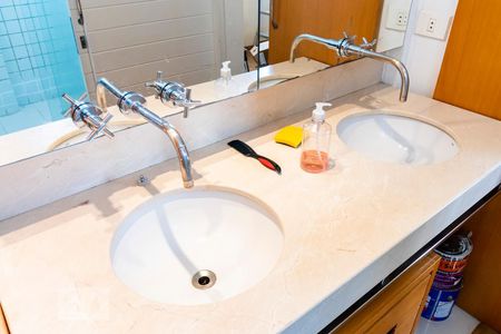 Apartamento à venda com 190m², 4 quartos e 1 vagaBanheiro Quartos 2 e 3