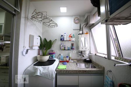 Apartamento à venda com 72m², 2 quartos e 1 vagaÁrea de Serviço 