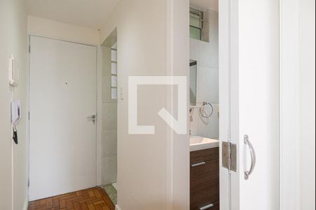 Corredor de kitnet/studio para alugar com 1 quarto, 28m² em Consolação, São Paulo