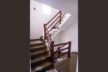 Escadas de casa à venda com 4 quartos, 380m² em Jardim Piqueroby, São Paulo
