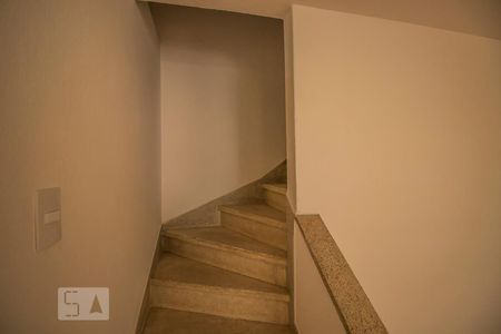 Casa para alugar com 110m², 2 quartos e sem vagaEscada