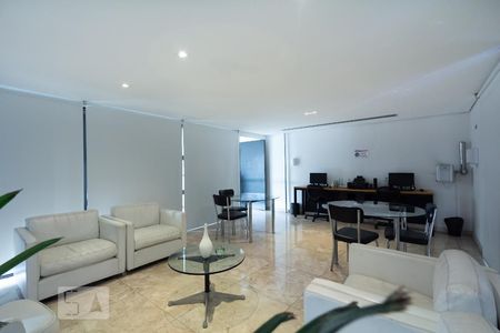 Apartamento à venda com 44m², 1 quarto e 1 vaga Apartamento à venda com 44m², 1 quarto e 1 vagaSala de reunião ( Área comum)