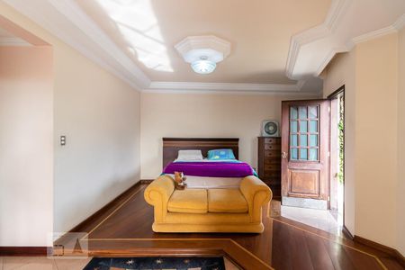 Casa à venda com 900m², 4 quartos e 8 vagasSuíte 1