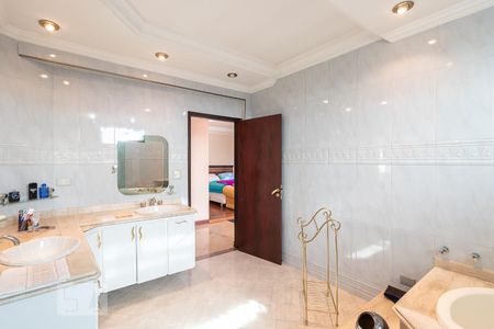 Casa à venda com 900m², 4 quartos e 8 vagasBanheiro da Suíte 1