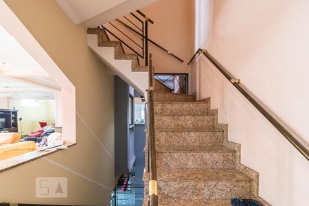 Casa à venda com 900m², 4 quartos e 8 vagasEscada