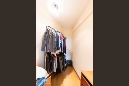 Casa à venda com 900m², 4 quartos e 8 vagasCloset da Suíte 1