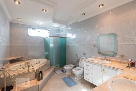 Casa à venda com 900m², 4 quartos e 8 vagasBanheiro da Suíte 1