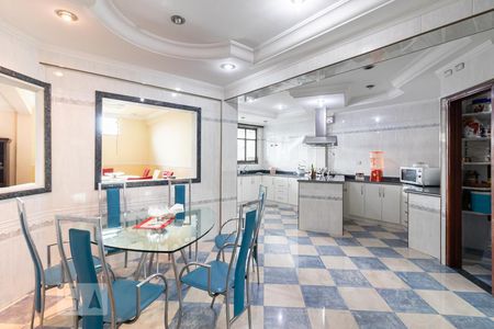 Casa à venda com 900m², 4 quartos e 8 vagasCozinha