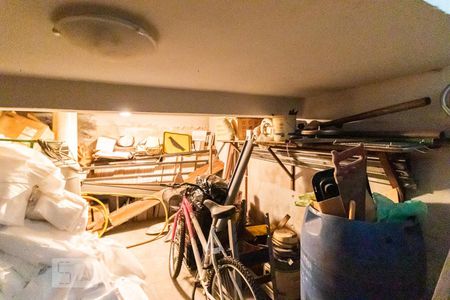 Casa à venda com 900m², 4 quartos e 8 vagasPorão