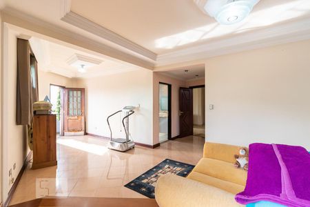 Casa à venda com 900m², 4 quartos e 8 vagasSuíte 1