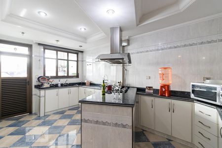 Casa à venda com 900m², 4 quartos e 8 vagasCozinha